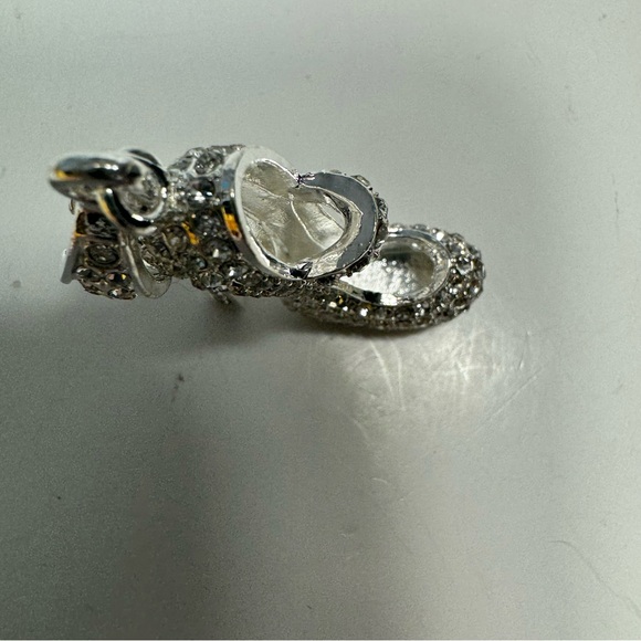 NWT. Stiletto high heel keychain. Silver tone rhinestone shoe keychain. - Picture 4 of 7